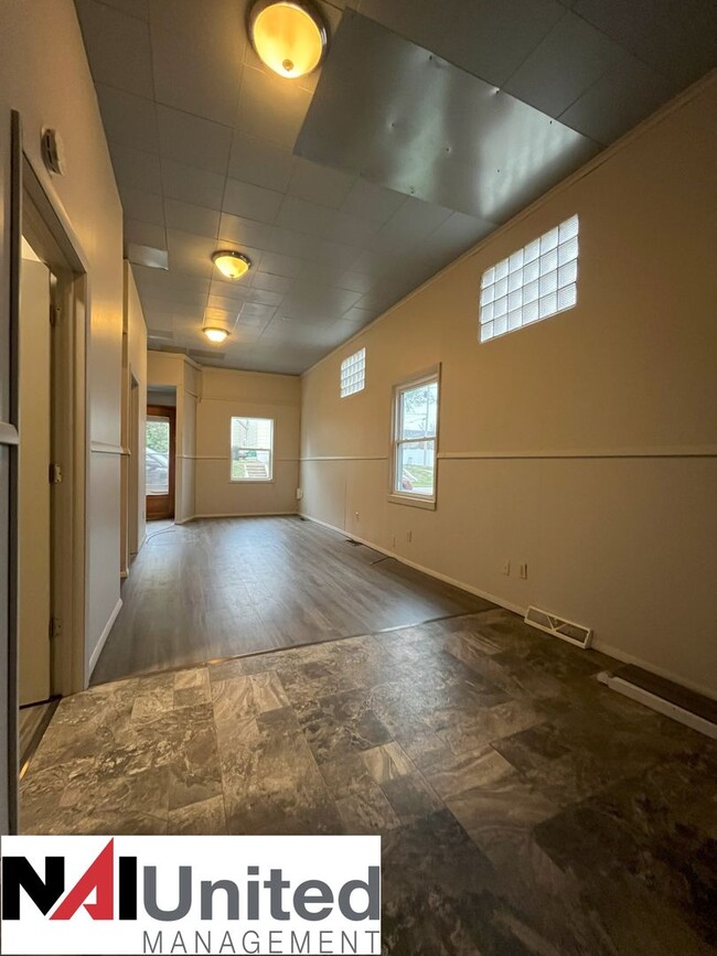 Building Photo - Two bedroom, One bathroom Unit for Rent