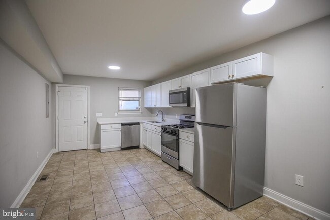 Foto del edificio - 530 N Montford Ave