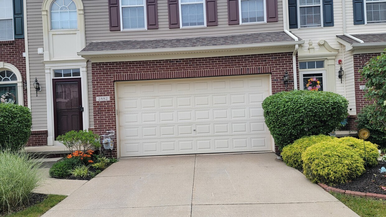 2882 Andover Cir, Willoughby Hills, OH 44092 Townhome Rentals in