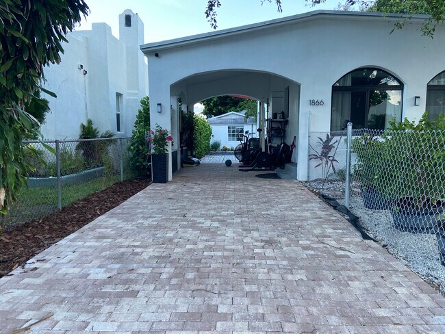 Foto del edificio - 1866 NW 47th St