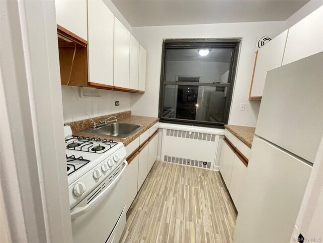 Building Photo - 17 Rockledge Rd