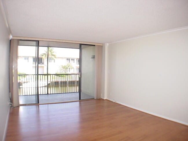 Building Photo - 1 Royal Palm Way