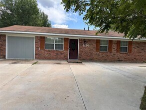 Building Photo - 1214 Wolfe City Dr
