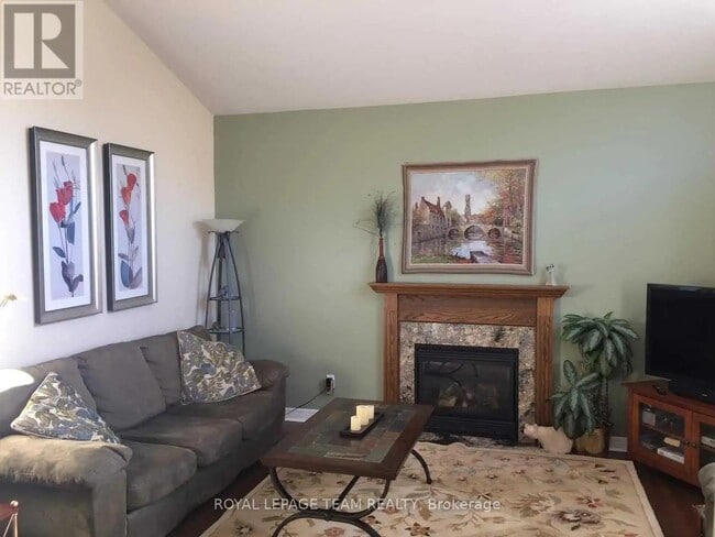 Building Photo - 242 Colbert Crescent