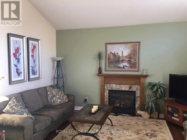 Photo du bâtiment - 242 Colbert Crescent