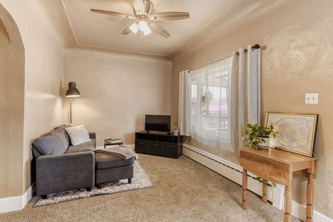 Building Photo - Charming 4bd/1ba Home in Denver, CO- Available April 1st!