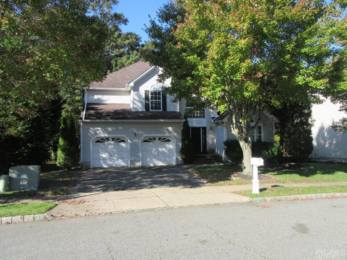 Primary Photo - 70 Winding Brook Dr