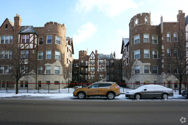 Building Photo - 5711-5721 N Kimball Ave