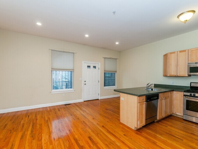 Foto del edificio - 877 Harrison Ave