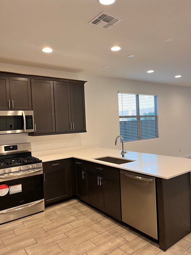 QUARTZ COUNTERTOPS - 23083 E Pegasus Pky