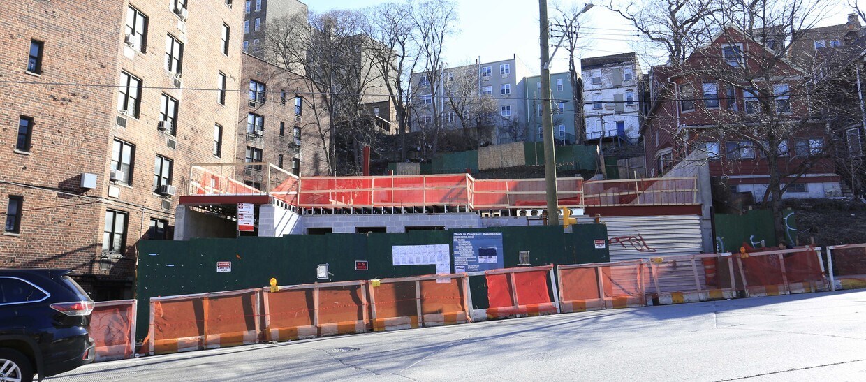 Fotografía del edificio - 235 W Kingsbridge Rd