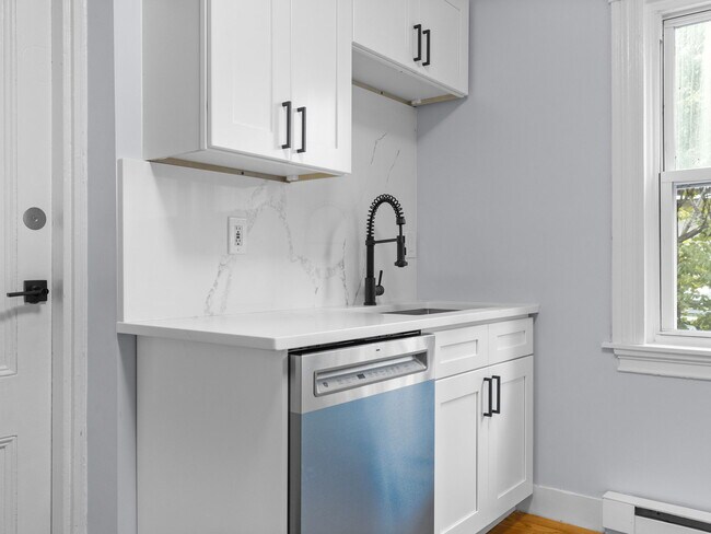 Building Photo - 39 Hancock St