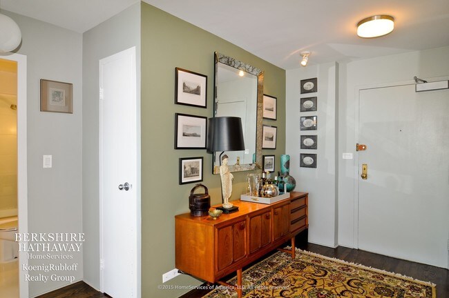 Foto del edificio - 3550 N Lake Shore