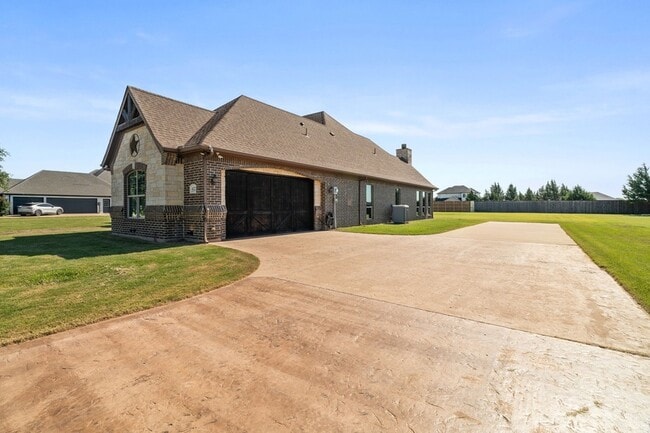 Building Photo - 422 Rugged Dr
