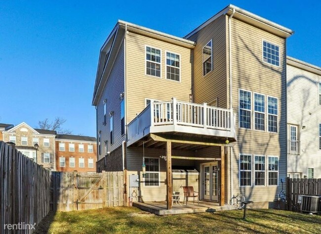 Building Photo - 3 br, 4 bath Townhome - 337 Caldwell Ter SE