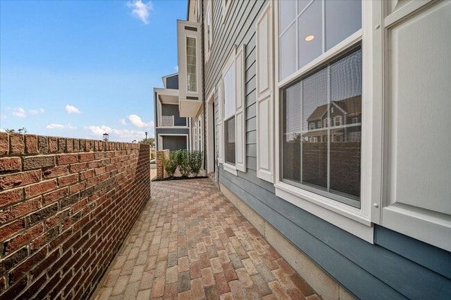 Building Photo - Brand New Luxury Townhome for LEASE