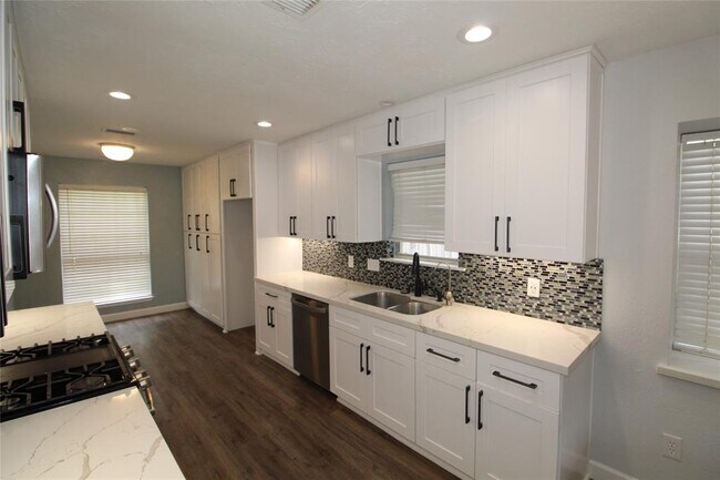 Building Photo - 3511 Almondwood Dr