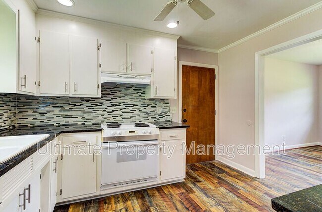 Building Photo - 317 Johnston Dr