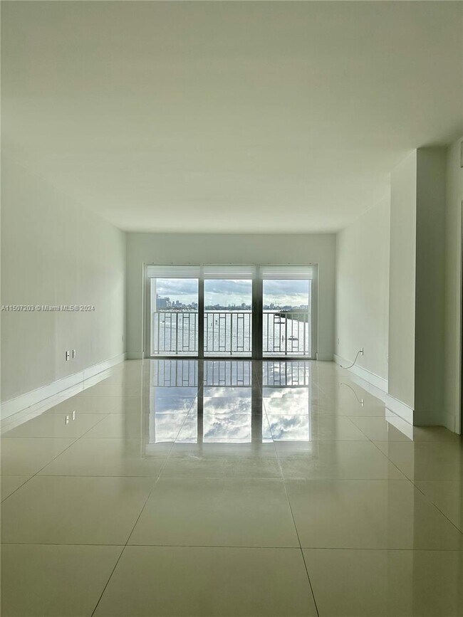 Foto del edificio - 500 Bayview Dr