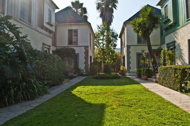 Courtyard - 1221 S Alfred St