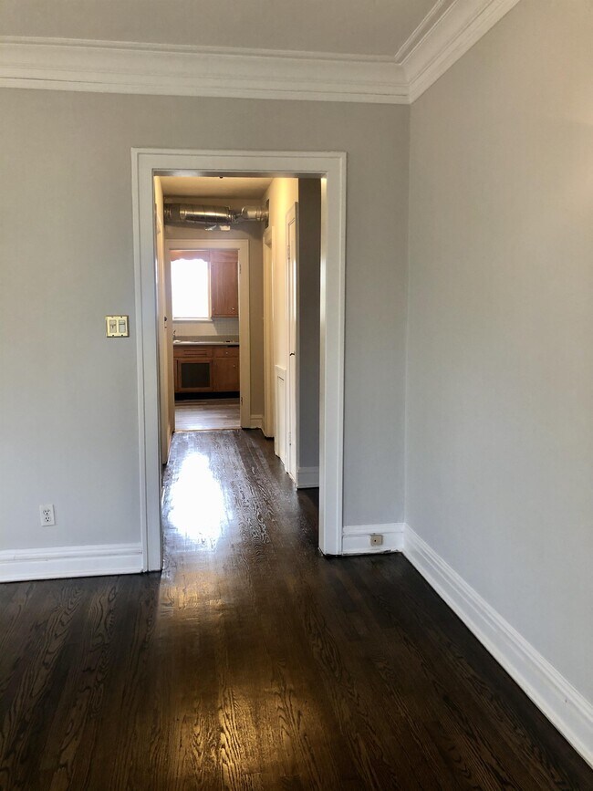 Foto del edificio - 215 W Quincy St