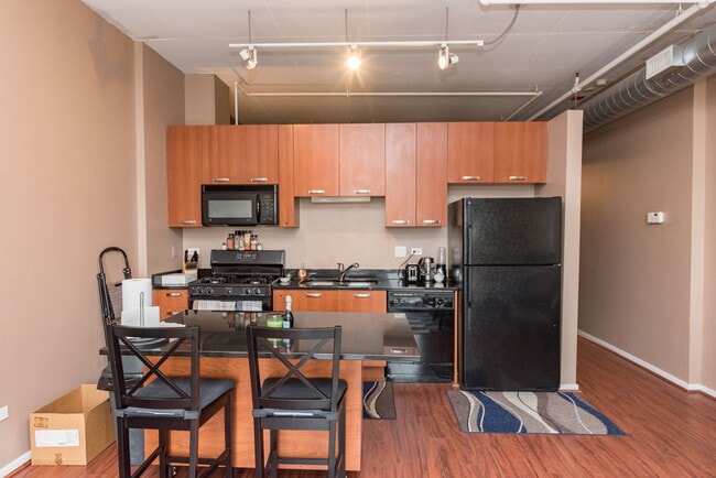 Building Photo - 212 E Cullerton St