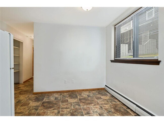 Kitchen/Dining - 15 Malcolm Ave SE