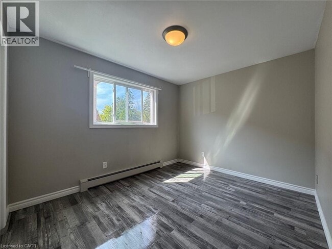 Building Photo - 86 Carnaby Crescent