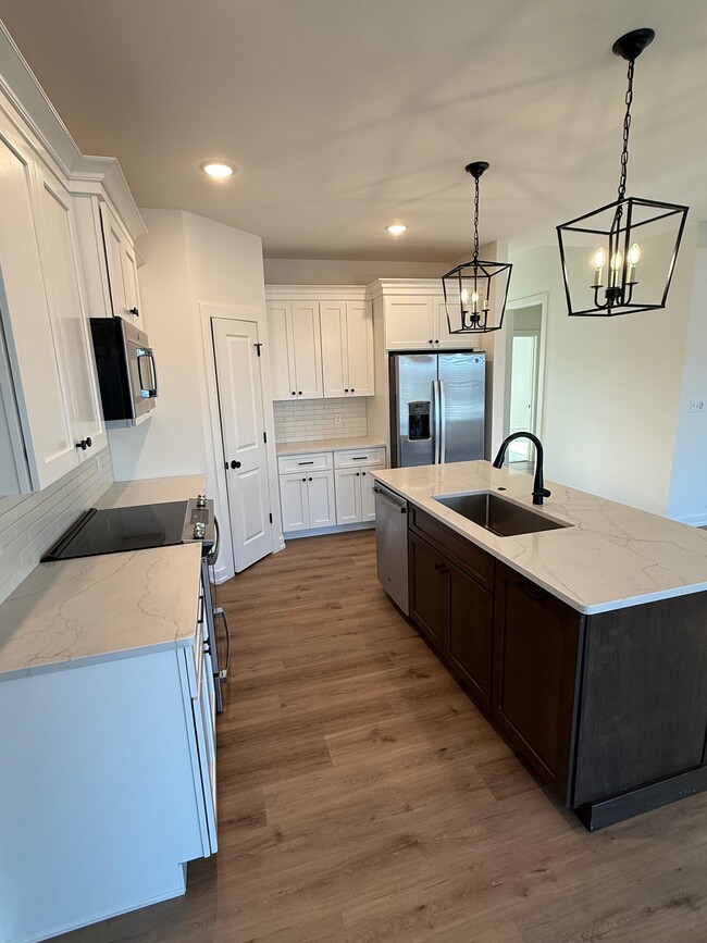 Kitchen - 1813 Wes Milligan Ln