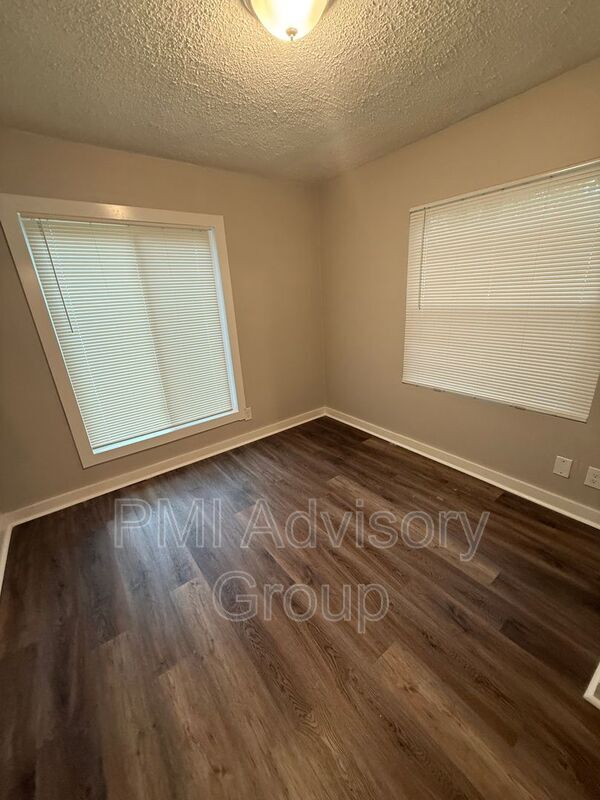 Foto del edificio - 709 SW Watson Ave
