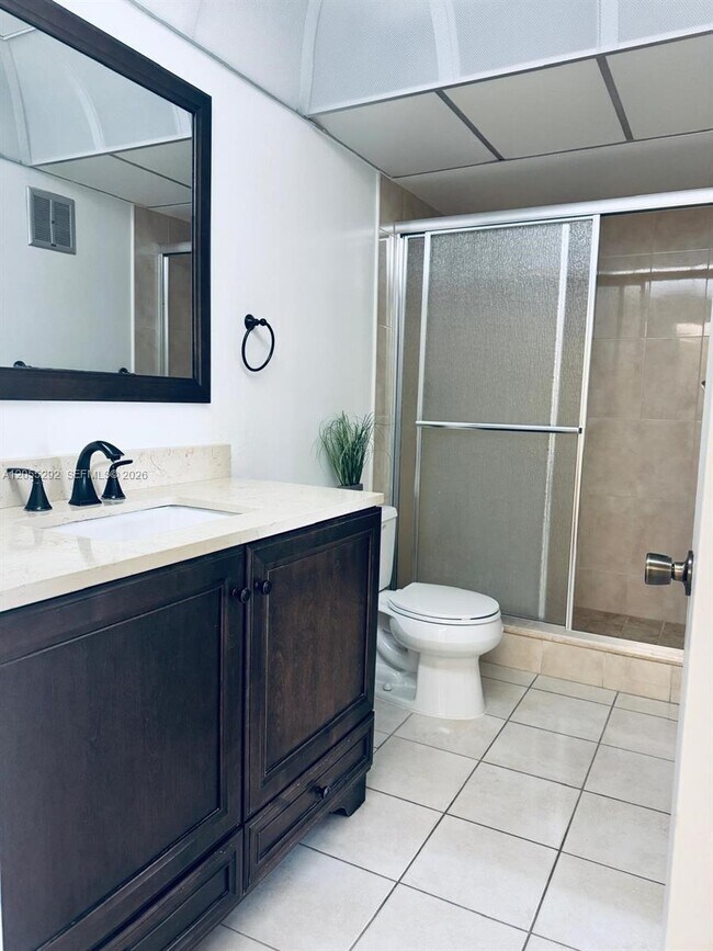 Foto del edificio - 140 Lakeview Dr