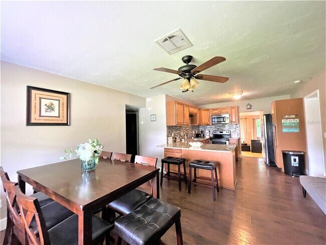 Foto del edificio - 5106 104th St N