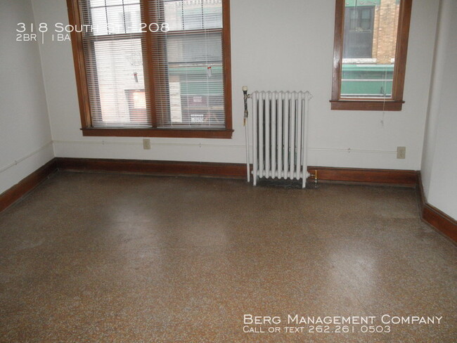 Building Photo - Two Bedroom One Bath
