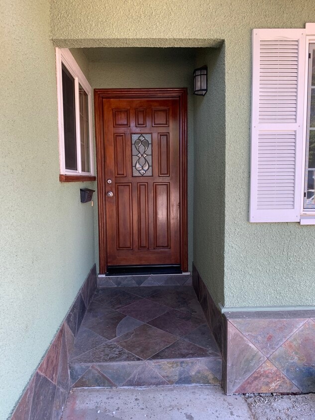 Primary Photo - 2596 E Olivera Rd