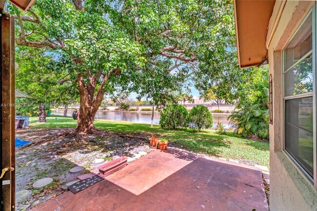 Foto del edificio - 2122 Nova Village Dr