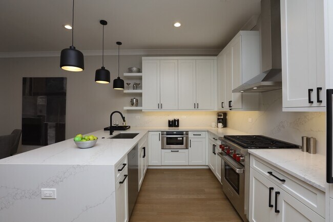 Foto del edificio - 2244 N Kenmore Ave