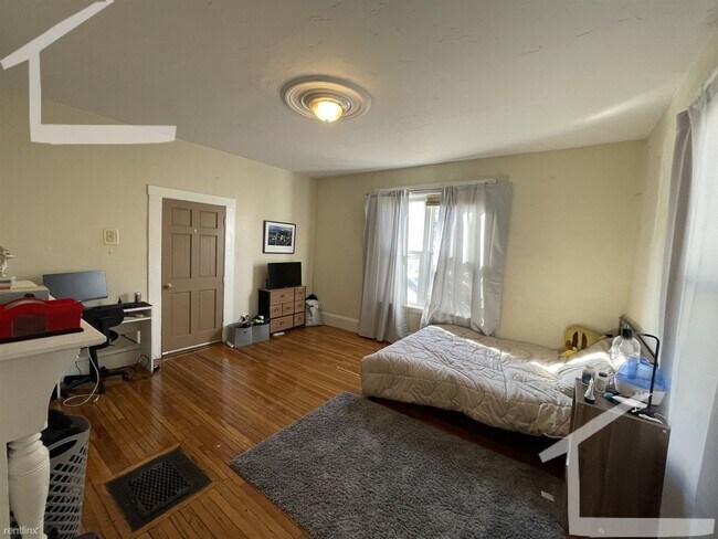 Building Photo - 6 br, 3 bath House - 42 Linden St 44