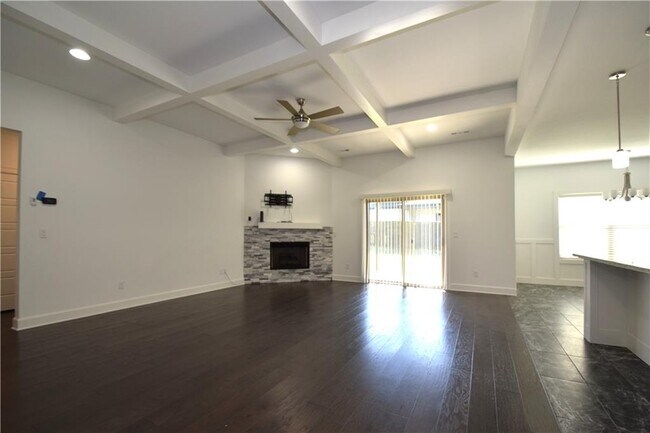 Building Photo - 4303 SW Bermuda Ave
