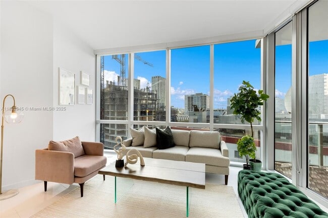 Foto del edificio - 851 NE 1st Ave