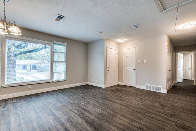 Building Photo - 853 Brown Trail
