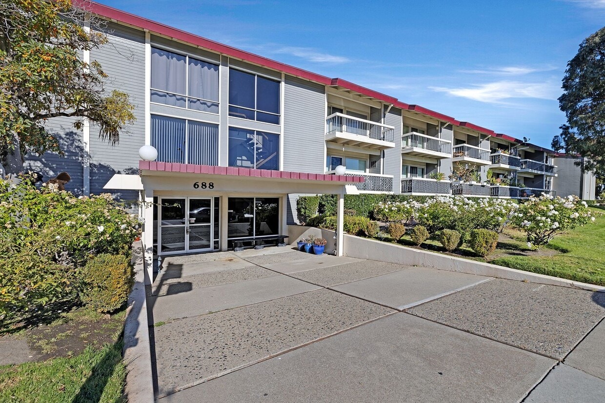 Primary Photo - Bright and modern one bedroom one bathroom...