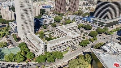 Building Photo - 121 S Hope St