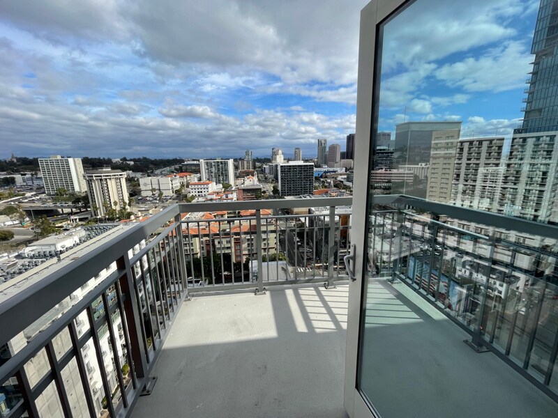 Foto principal - 300 W Beech St