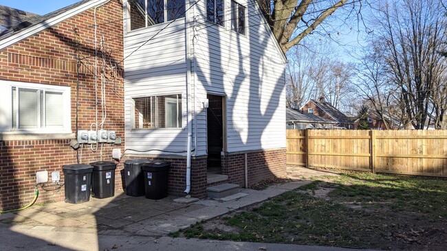 Shared backyard - 93 High St
