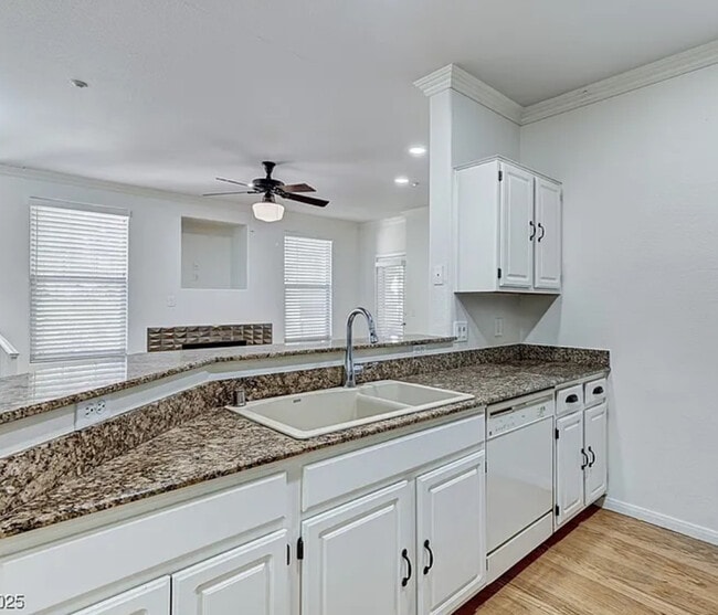 Building Photo - 5855 Valley Dr