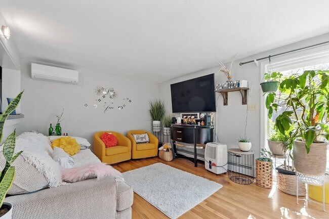 Living Room - 57 June St