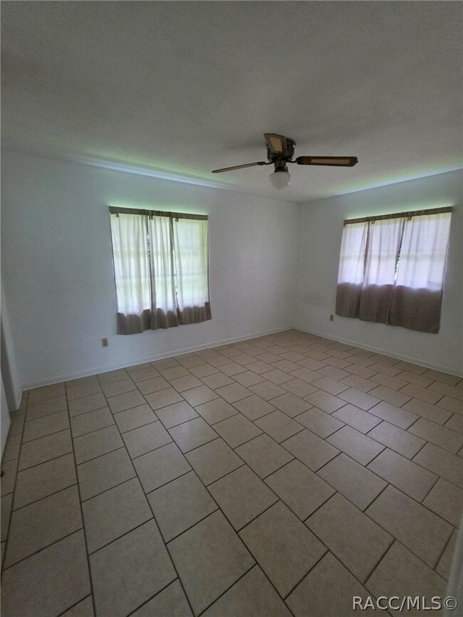 Building Photo - 6106 E Calico Ln