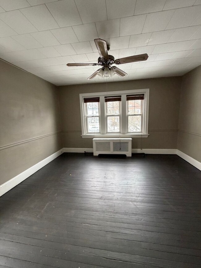 Building Photo - Gorgeous Mount Penn 4 BR/1 1/2 Bath For Rent