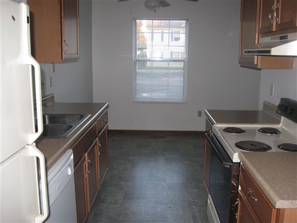 Building Photo - 2353 W Osterhout Ave