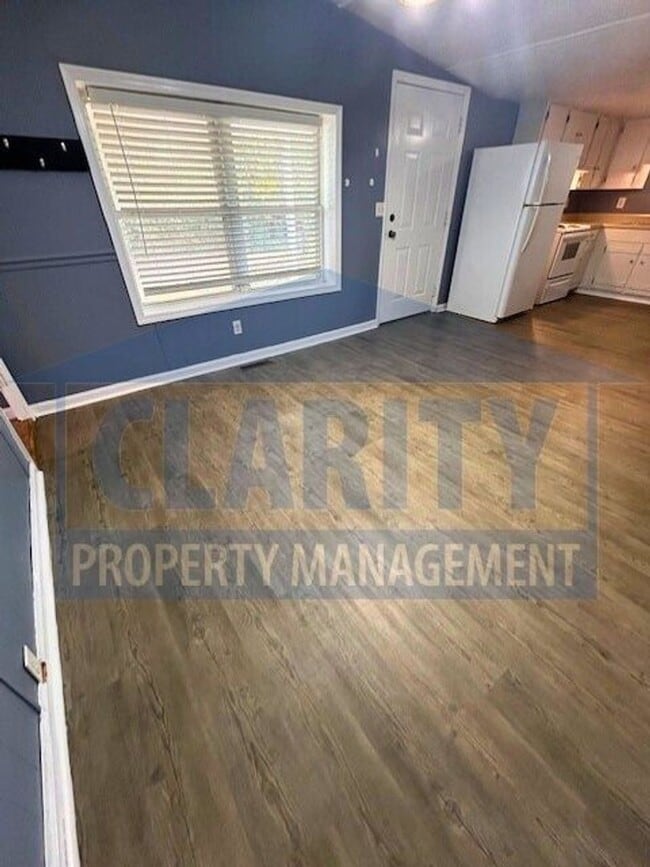 Foto del edificio - Spacious 3 bedroom, 2 bath home